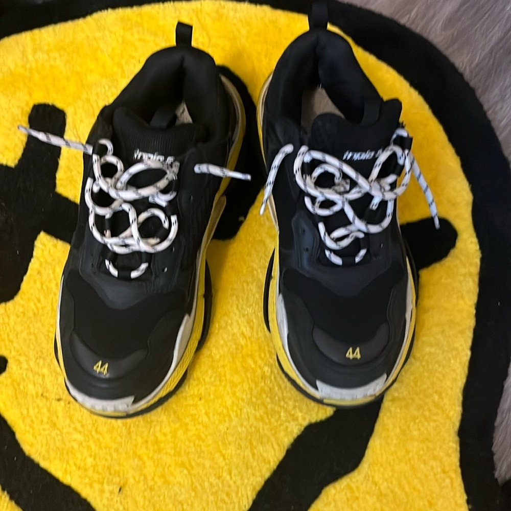 Used Balenciaga triples S no sole size 44 great condition still !